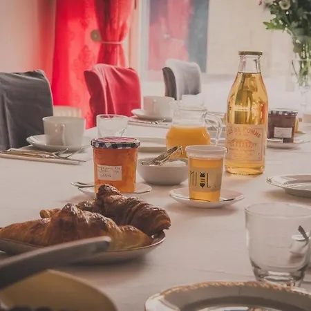 Bed & Breakfast La Maison Periot 3*