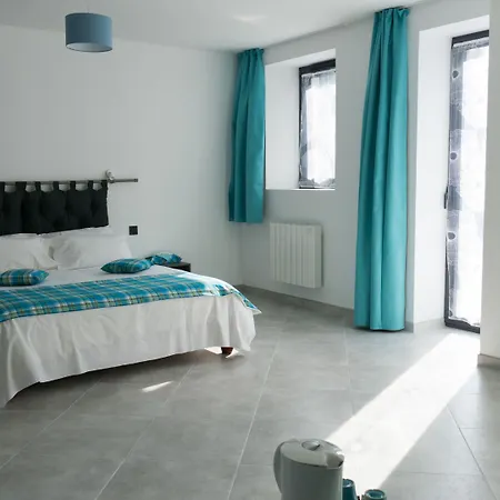 Bed and Breakfast La Maison Periot
