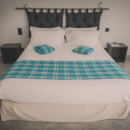 Bed & Breakfast La Maison Periot 3*