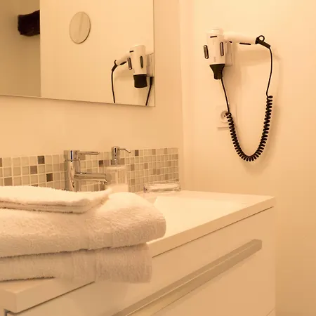 La Maison Periot Bed & Breakfast 3*