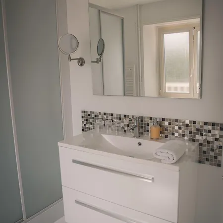 Bed & Breakfast La Maison Periot 3*