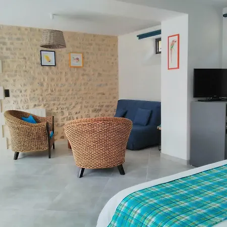 Bed & Breakfast La Maison Periot 3*