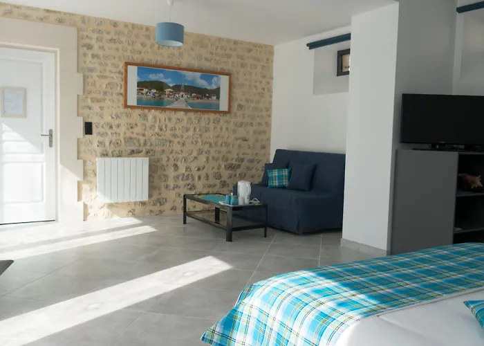 Bed & Breakfast La Maison Periot 3*