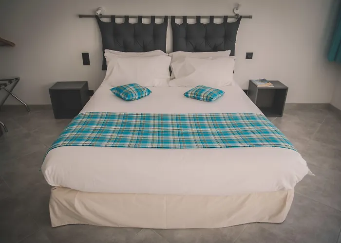 Bed & Breakfast La Maison Periot 3*