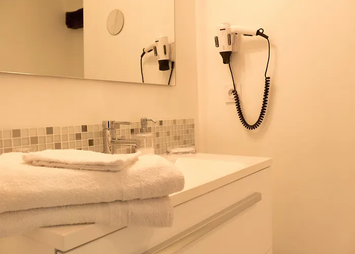 La Maison Periot Bed & Breakfast 3*