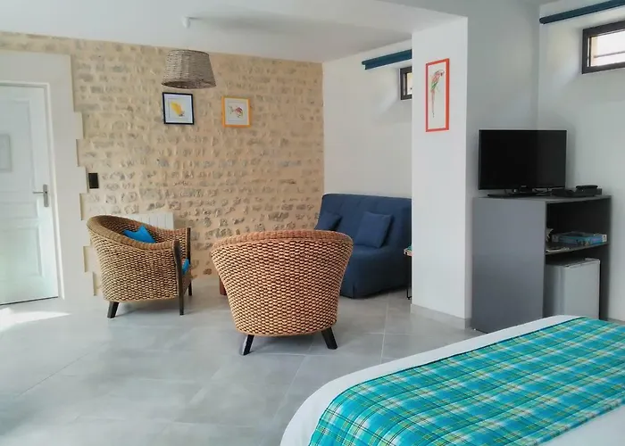 Bed & Breakfast La Maison Periot 3*